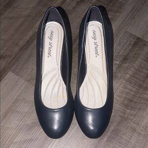 Easy Street Women's Navy Blue  Comfort Short Heels